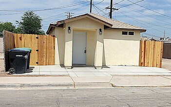 Building Photo - Just remodeled 2 bedrooms and 2 full bathrooms apartment.