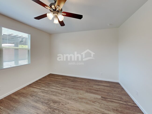 Building Photo - 215 E Salerno Way