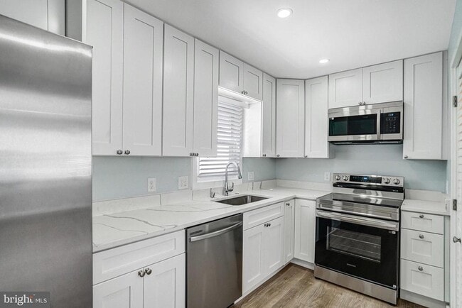 Building Photo - 3120 Chepstow Ln