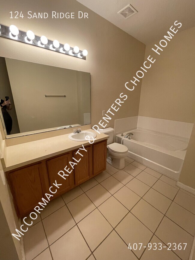 Building Photo - 124 Sand Ridge Dr