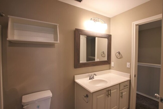 Building Photo - 2-Bedroom Townhouse for Rent in the Heart ...