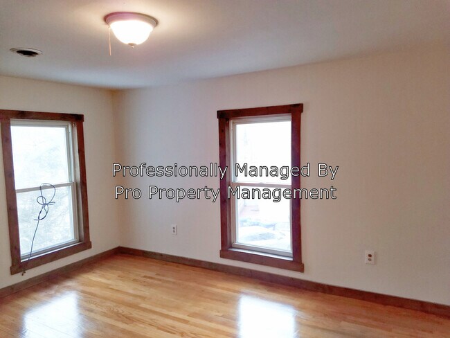 Building Photo - 476 S Main St