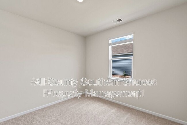 Building Photo - 215 Konik St