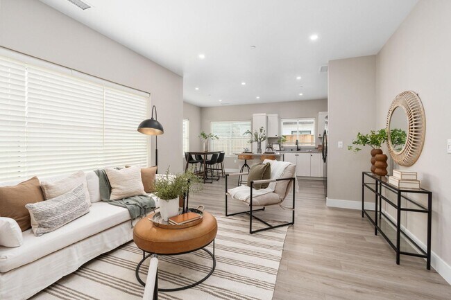 Building Photo - 2806 E Alluvial Ave