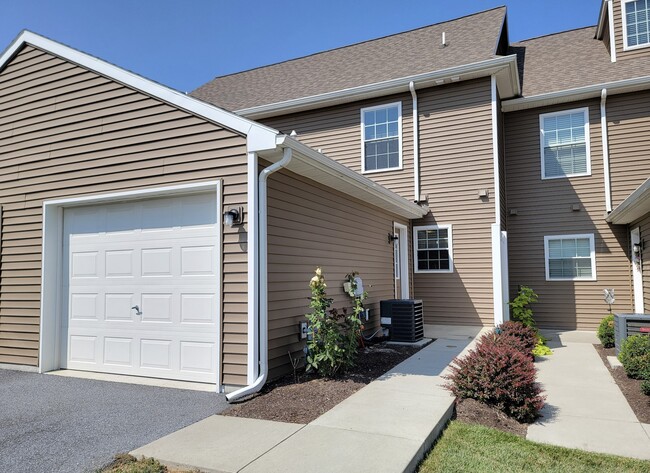 Building Photo - 331 Springwood Dr