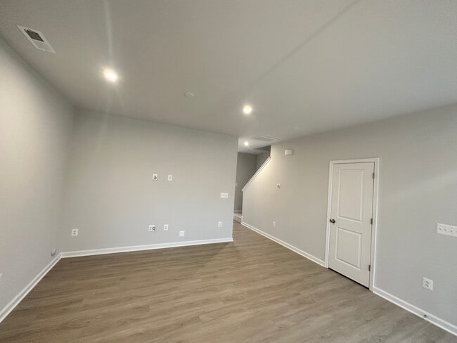 Building Photo - 553 McCormick Farm Pl