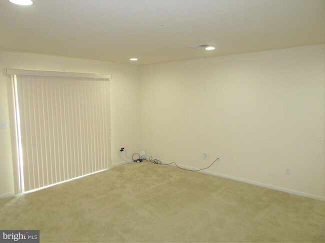 Building Photo - 220 Jenny Dr