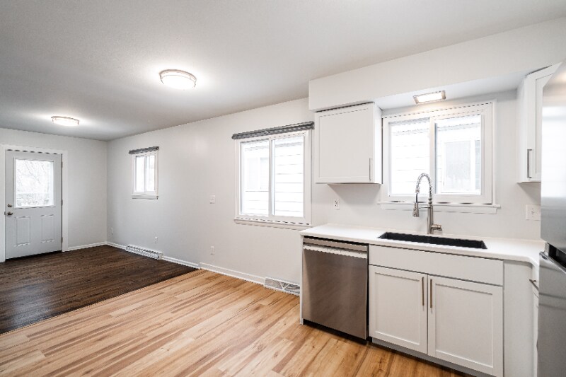 Building Photo - 638 S 66th St