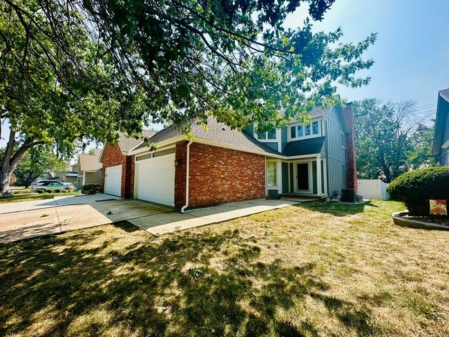 Building Photo - {10709}  Spacious Overland Park Duplex + T...