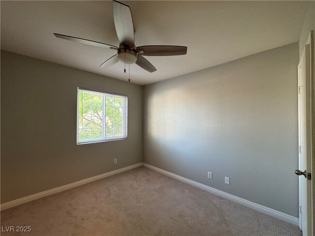 Building Photo - 2425 Island Paradise Ave