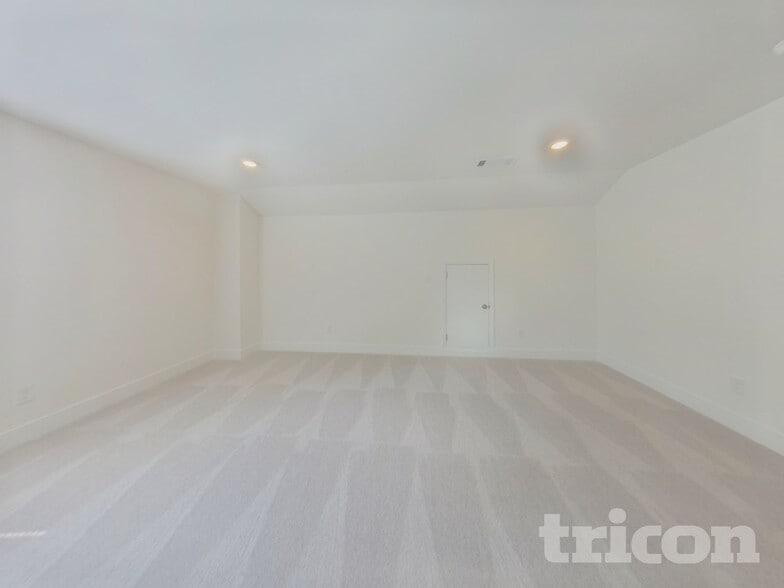 Building Photo - 45 Mayhaw Pt