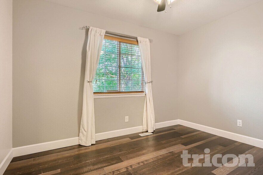 Building Photo - 5811 Zinfandel St