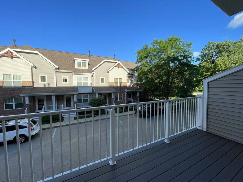 Building Photo - 703 Cricket Ln
