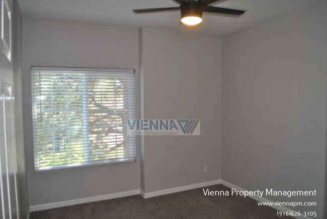 Building Photo - 102 Beachcomber Dr E