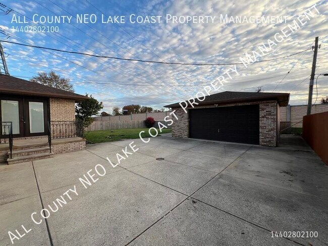 Building Photo - 9953 Shady Ln