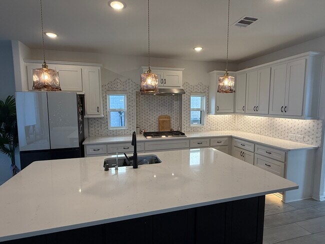 Building Photo - 2832 Fountain Park Dr