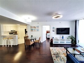 Building Photo - 2642 Collins Ave