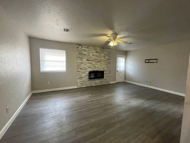 Building Photo - 2 Bed Duplex OKC- Move in Deposit-Free! (If Qualified)