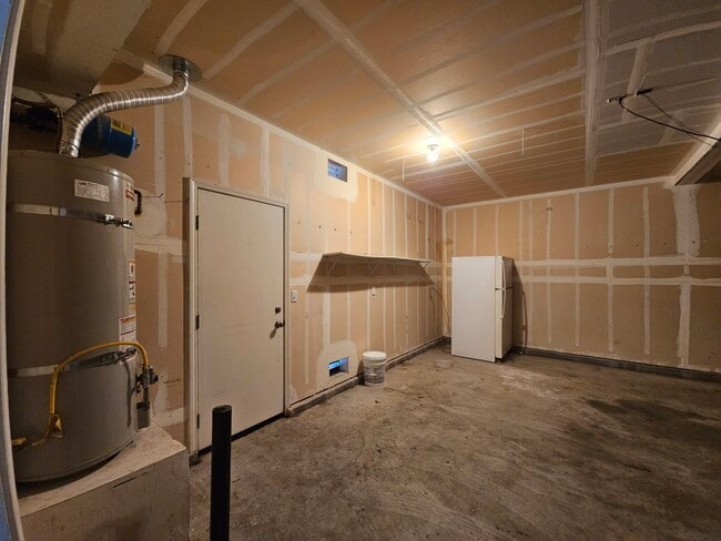 Building Photo - 8 Halsey Pl