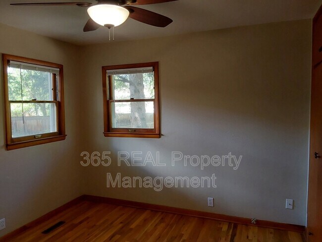 Building Photo - 1130 W Myrtle St