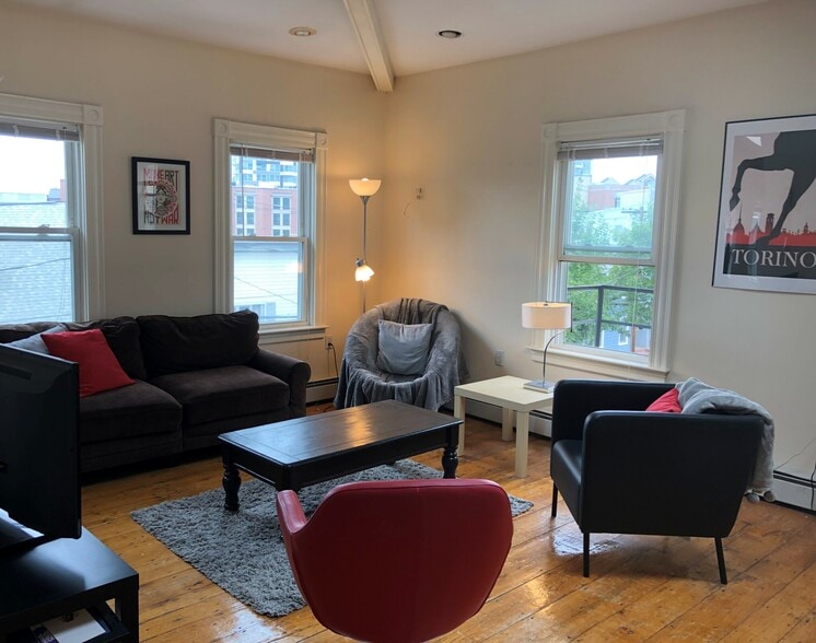 Building Photo - 72 Gore St