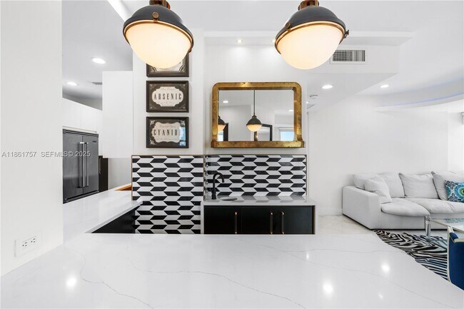 Building Photo - 209 N Fort Lauderdale Beach Blvd