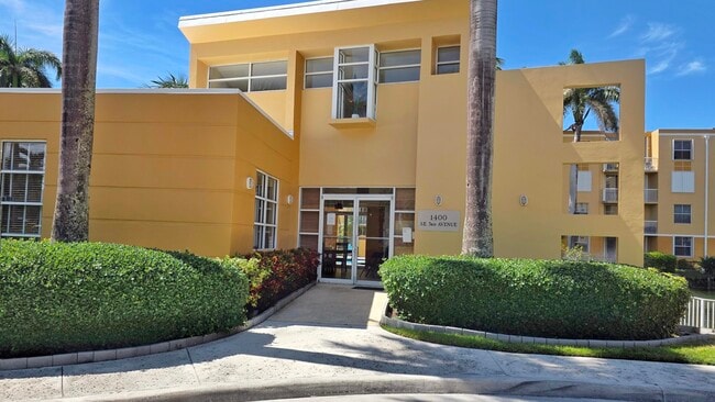 Building Photo - 1341 SE 3rd Ave