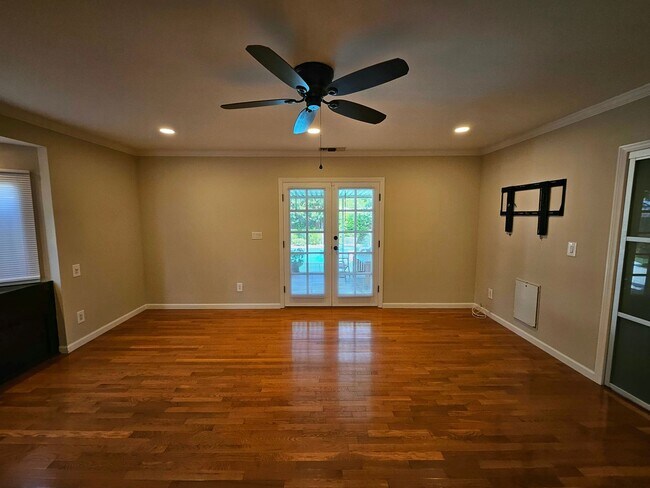 Building Photo - COMING SOON- Charming Single Family Home with Pool in Burbank