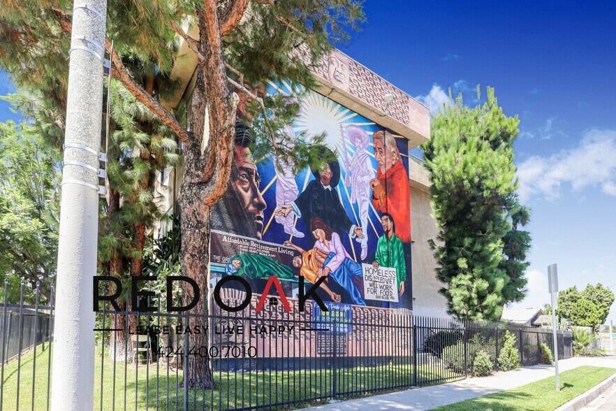 Building Photo - 227 E Ave 41