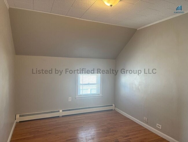 Building Photo - 94 Buffinton St