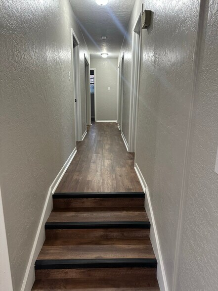 Building Photo - 1829 Azalea St