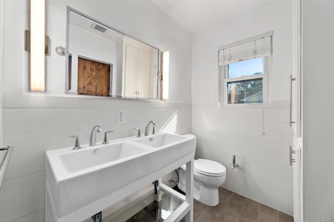 Building Photo - 10627 Moonlight Dr