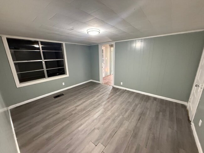 Building Photo - Renovated 5 Bedroom 2 Bath Home for Rent!