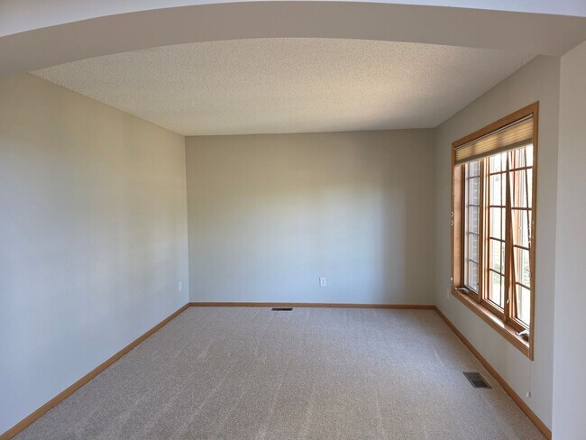 Building Photo - 22 Springbrook Bay