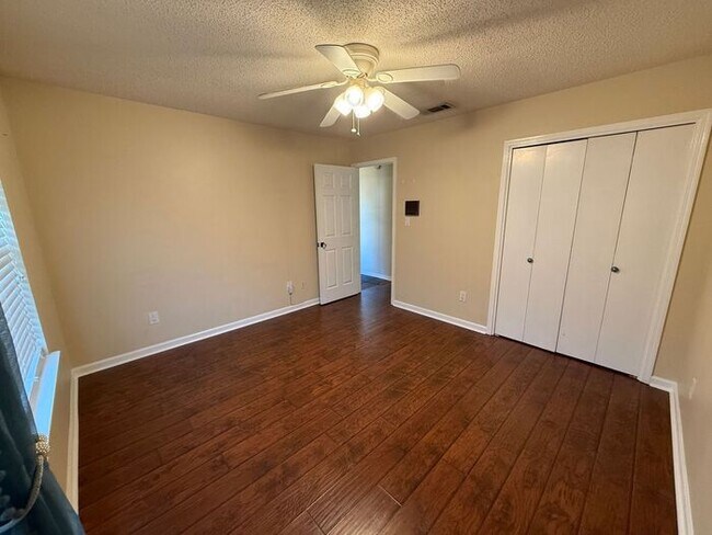 Building Photo - Pensacola - South Gulf Manor - 3 bedroom, ...