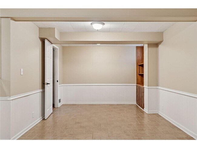 Building Photo - 5624 Dale Ave