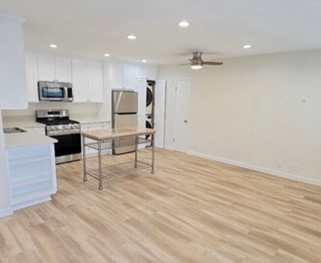 Interior Photo - 1250 Manhattan Beach Blvd