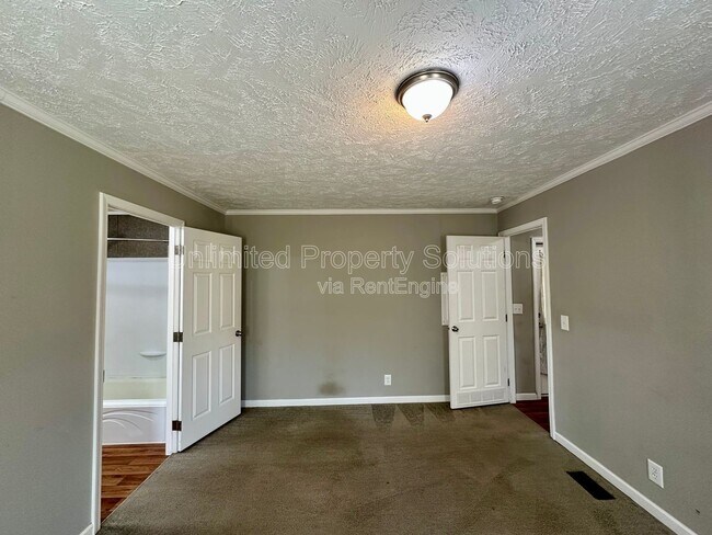 Building Photo - 2416 Quail Run Rd NE