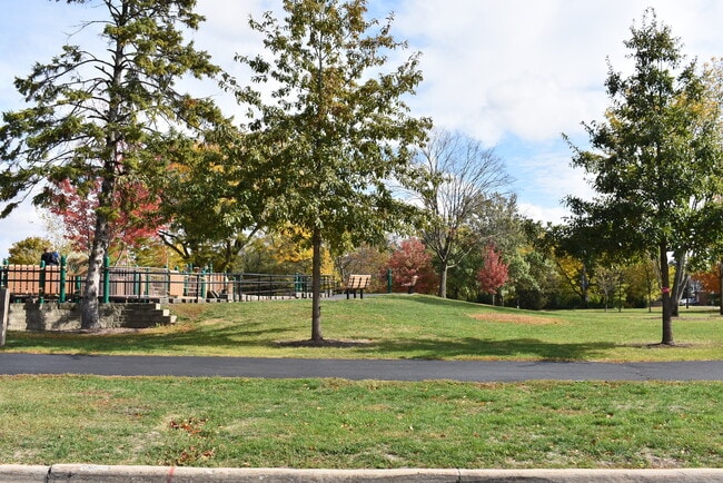 Building Photo - 574 Comstock Ave
