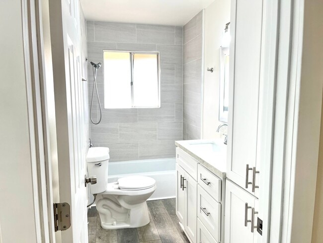 Building Photo - 319 S Alessandro St