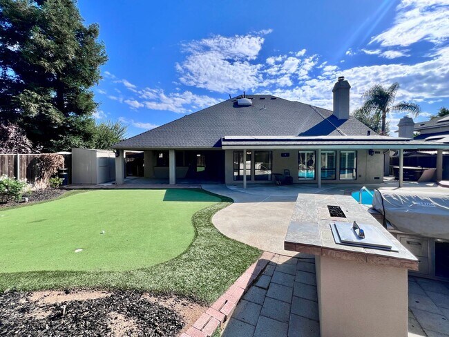 Building Photo - $3,600 Cole & Millbrook, 4 Bedroom House -...