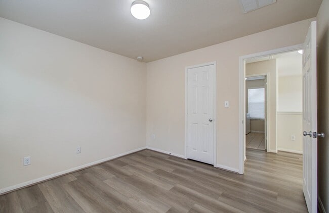 Building Photo - 7506 Pavilion Dr
