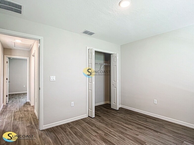 Building Photo - 3367 S Dalton Terrace