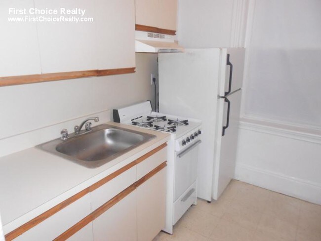 Building Photo - 120 Warren St