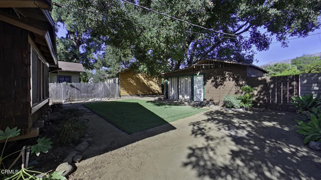 Building Photo - 1915 Las Lunas St