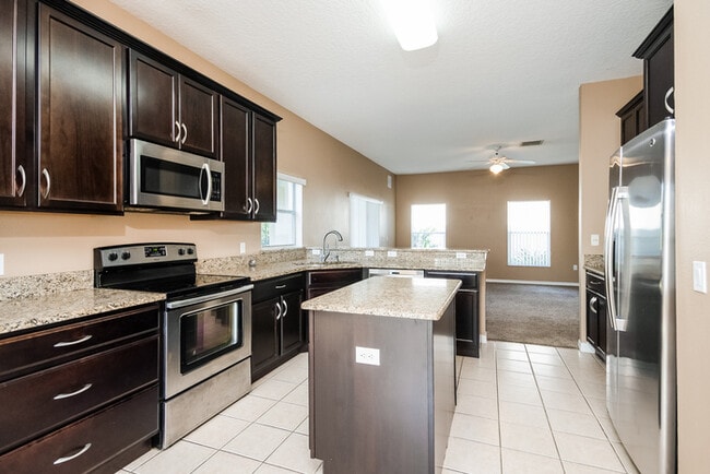 Building Photo - 102 Kildrummy Dr