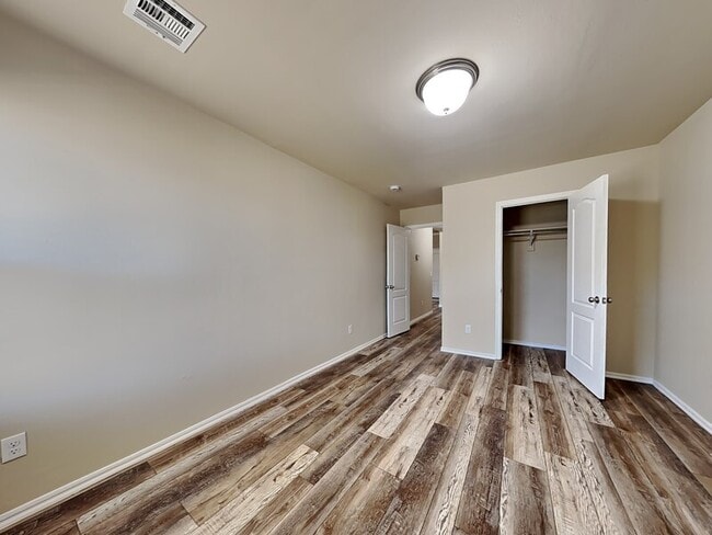 Building Photo - 2716 Demotte Dr