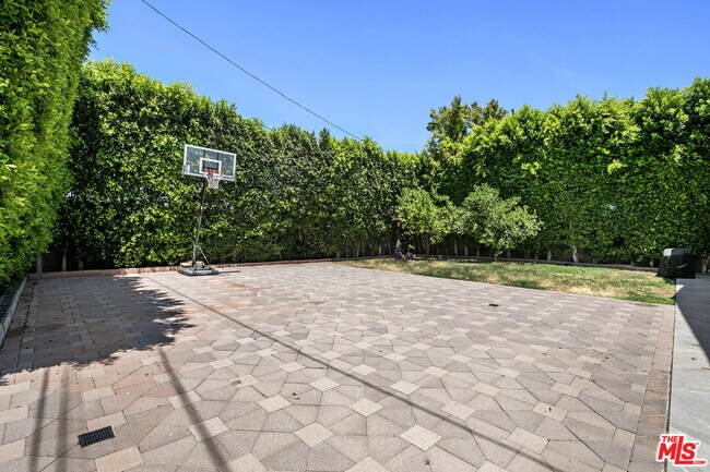 Building Photo - 12643 Archwood St