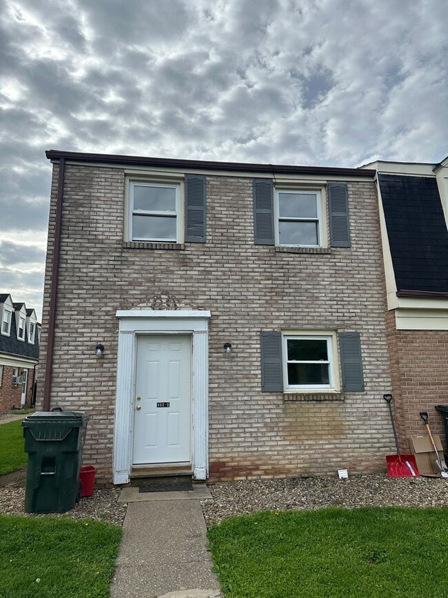 Building Photo - Bellefonte 3 bedroom townhouse available July!