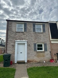 Building Photo - Bellefonte 3 bedroom townhouse available July!